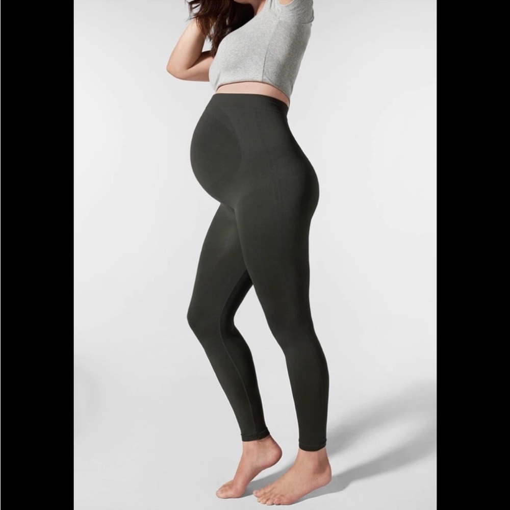 Great maternity leggings in a beautiful color